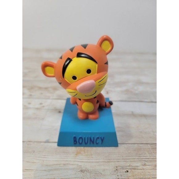 Disney Store Bouncy Tigger 4.5"‎ Figurine Paperweight Winnie The Pooh - Picture 1 of 6